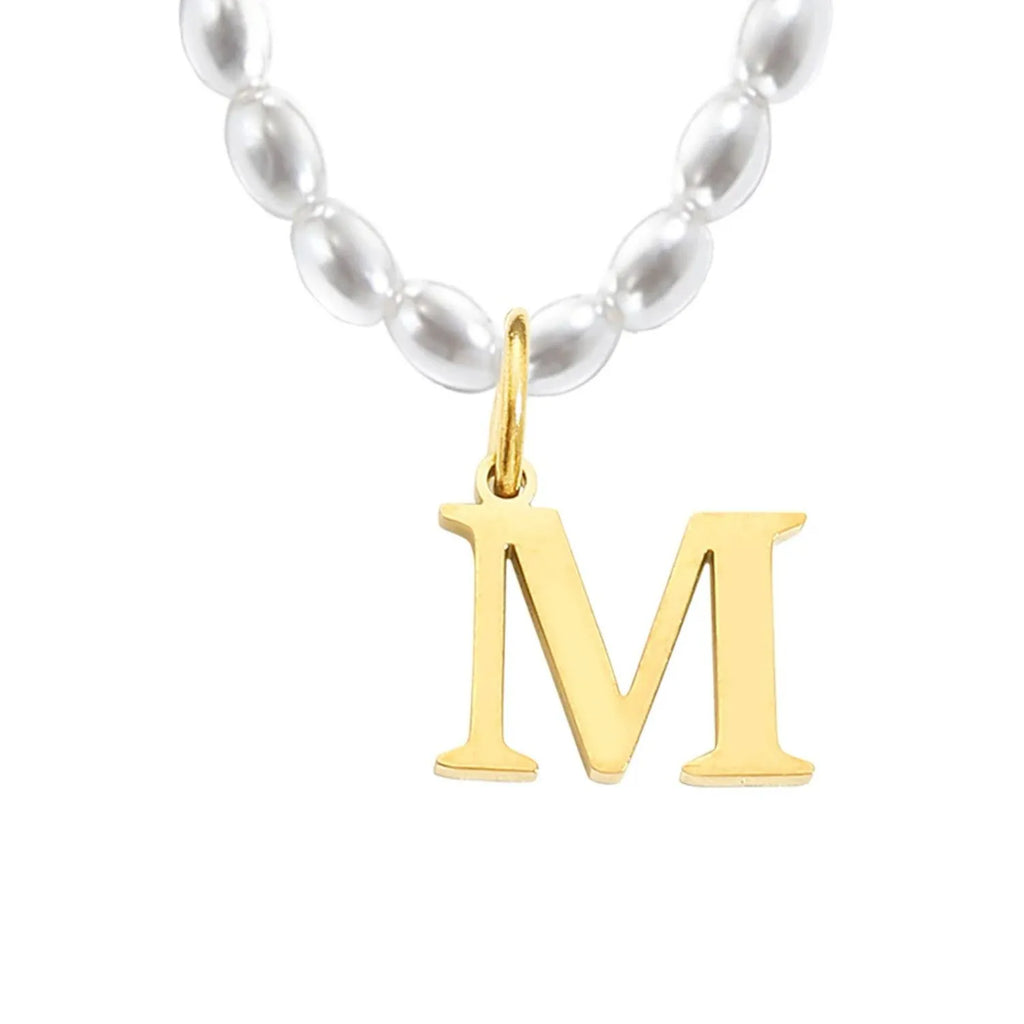 Elara · Collar de perlas con inicial