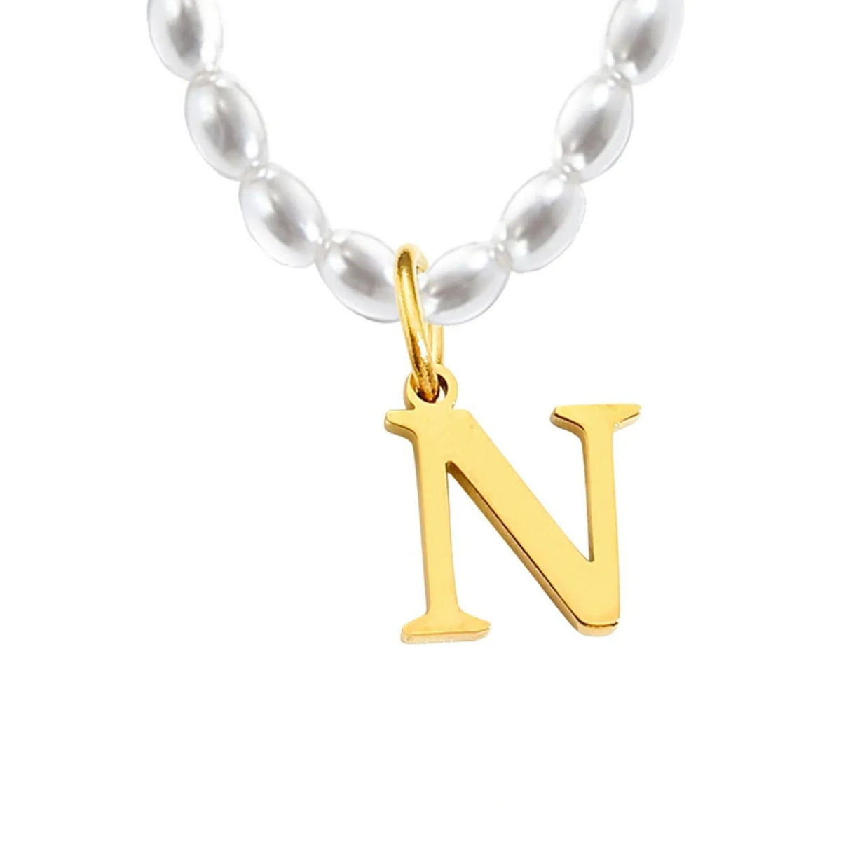 Elara · Collar de perlas con inicial
