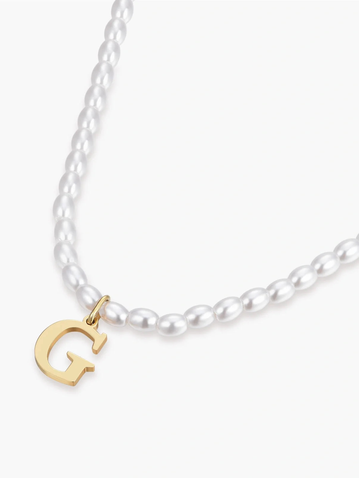 Elara · Collar de perlas con inicial