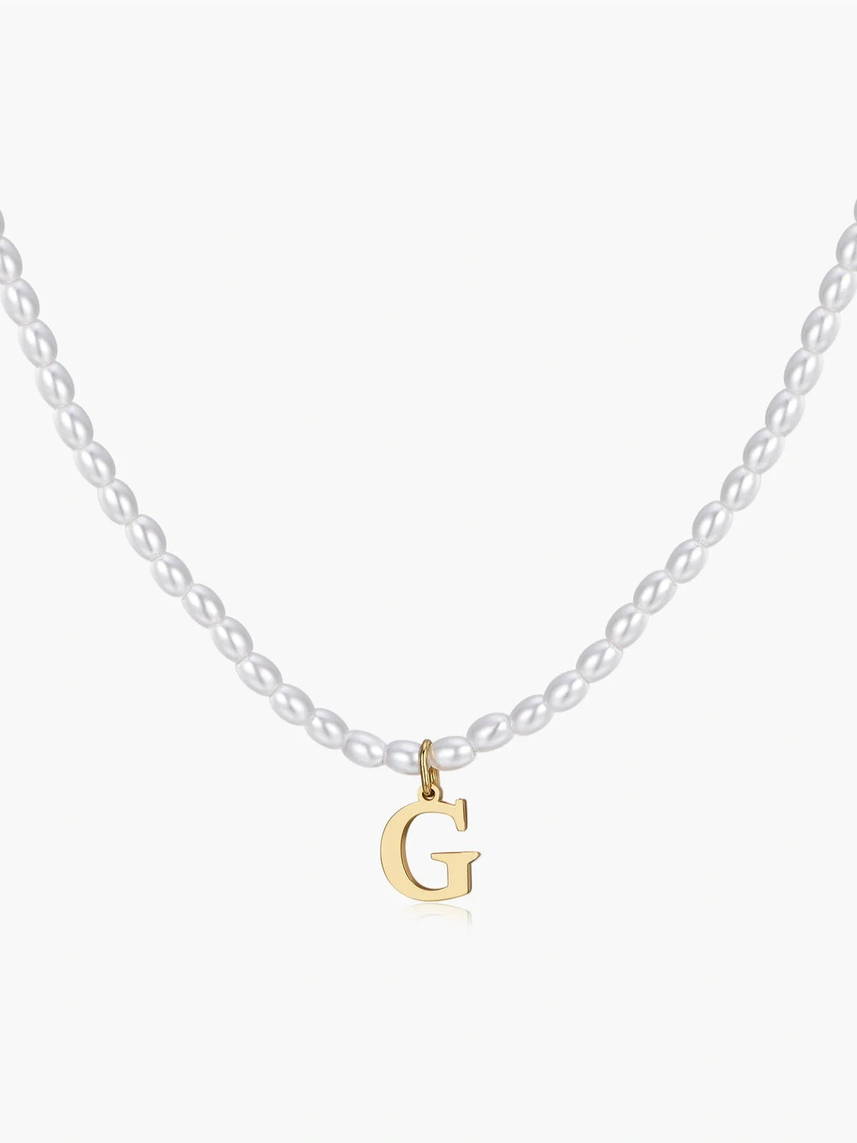 Elara · Collar de perlas con inicial