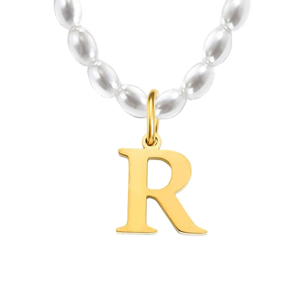 Elara · Collar de perlas con inicial