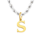 Elara · Collar de perlas con inicial