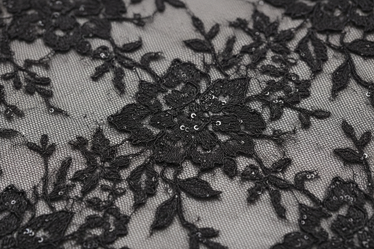 NAFISA | VESTIDO ENTALLADO DE ENCAJE