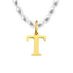 Elara · Collar de perlas con inicial