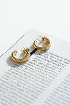 Aros delicados chapados en oro de 18k