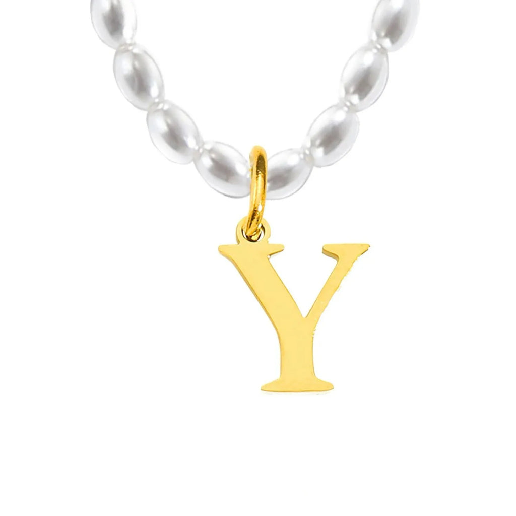 Elara · Collar de perlas con inicial