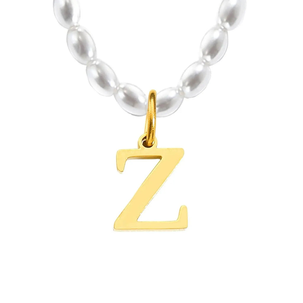 Elara · Collar de perlas con inicial