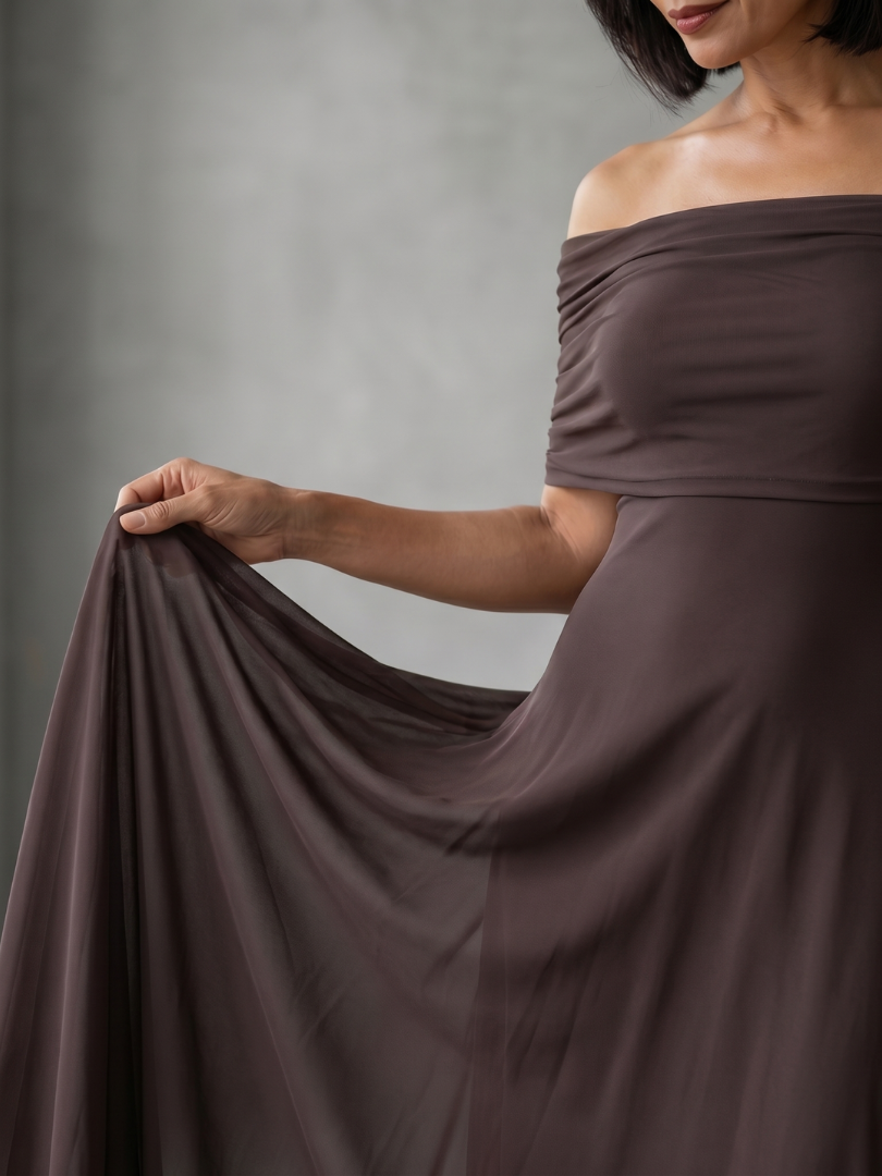 June · Vestido midi drapeado con hombros descubiertos