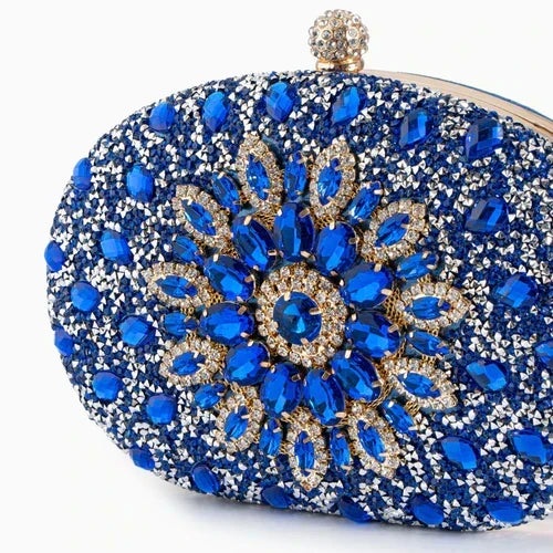 Celeste · Clutch con strass y detalle de nudo