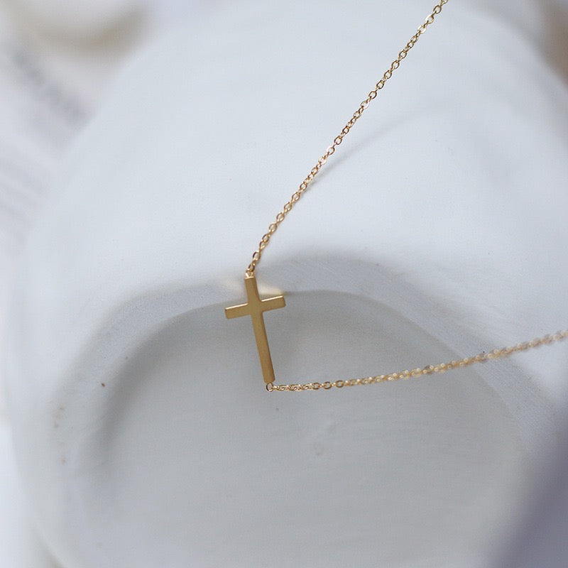 Cruz · Collar dorado