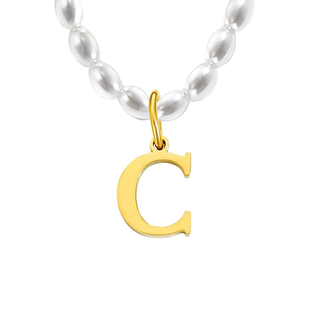Elara · Collar de perlas con inicial