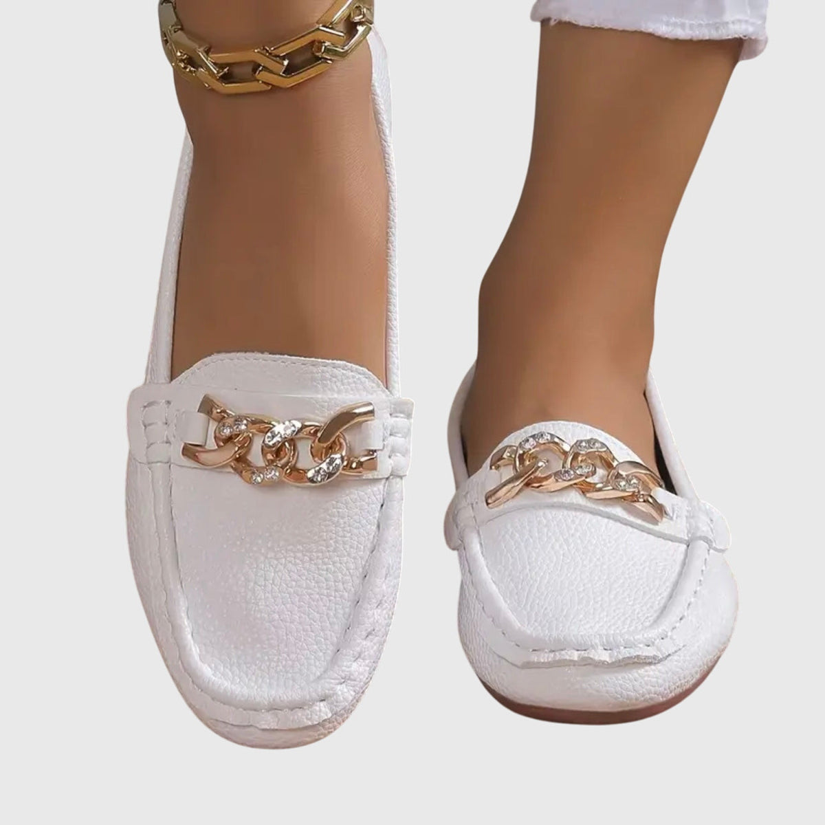 Edurne · Mocasín plano con hebilla de rombo