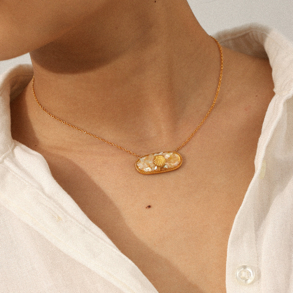 Coralia · Collar