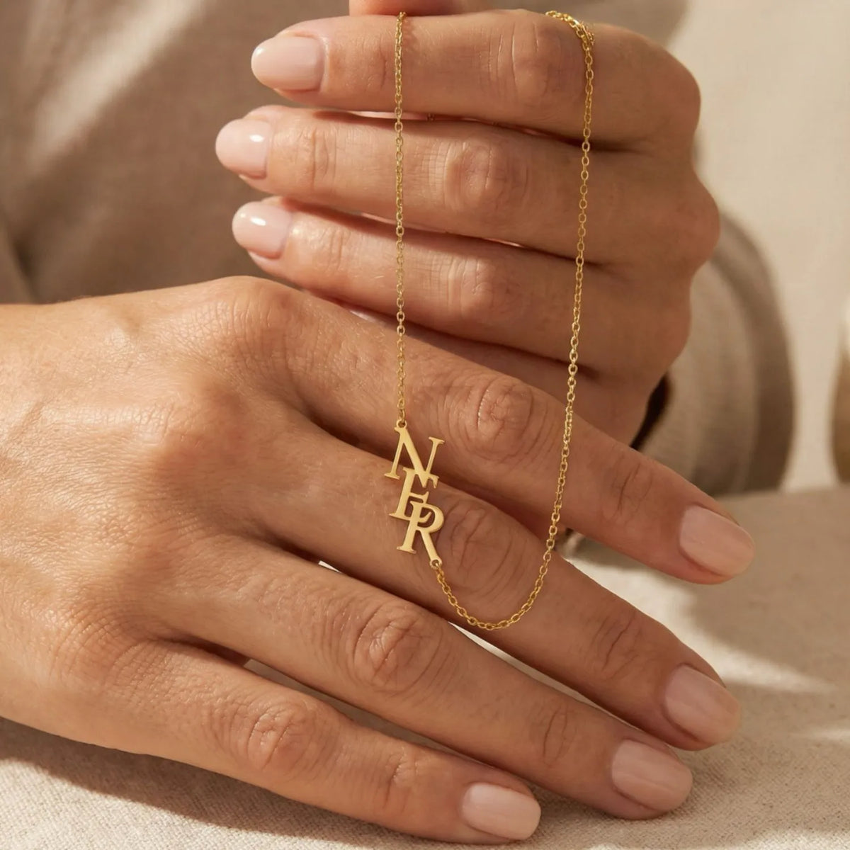 Avelin · Collar con iniciales
