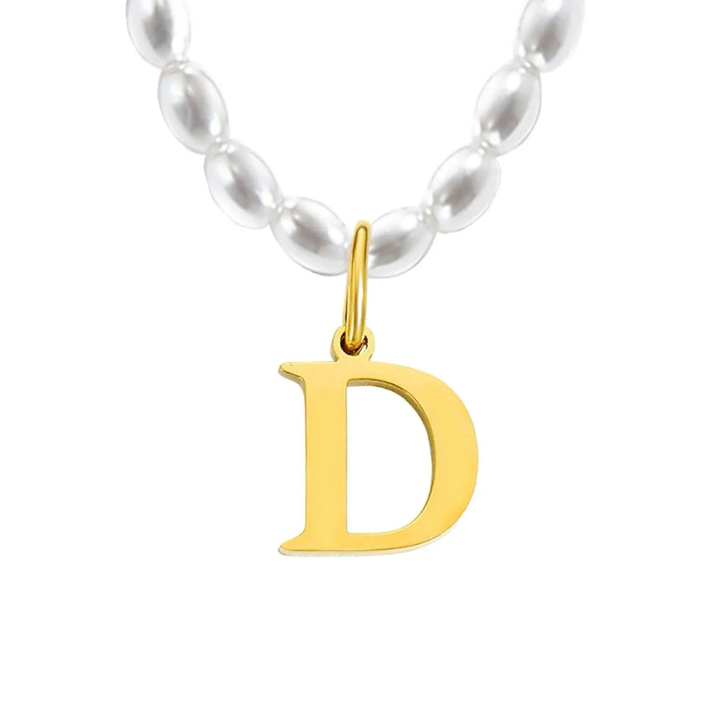Elara · Collar de perlas con inicial