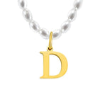 Elara · Collar de perlas con inicial
