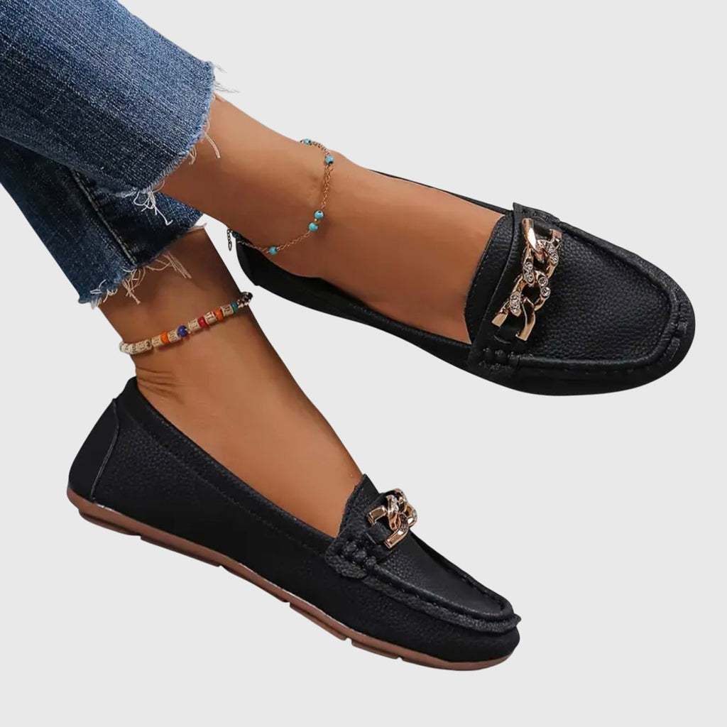 Edurne · Mocasín plano con hebilla de rombo
