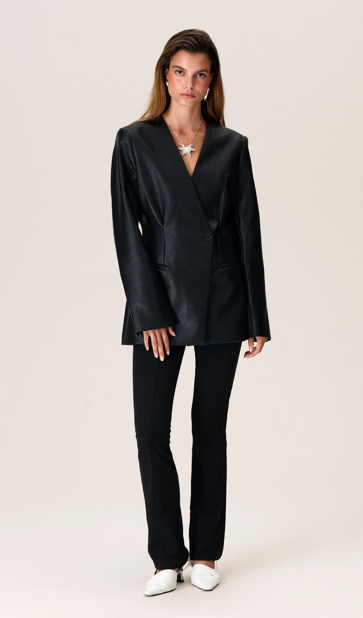BLAZER DE CUERO VEGANO
