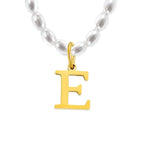 Elara · Collar de perlas con inicial