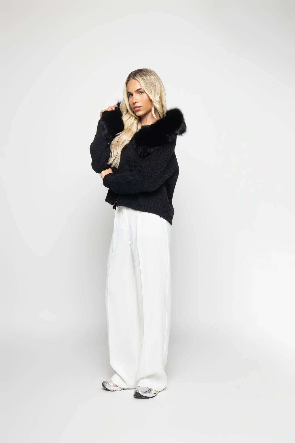 Martina · Chaqueta de punto con capucha de piel
