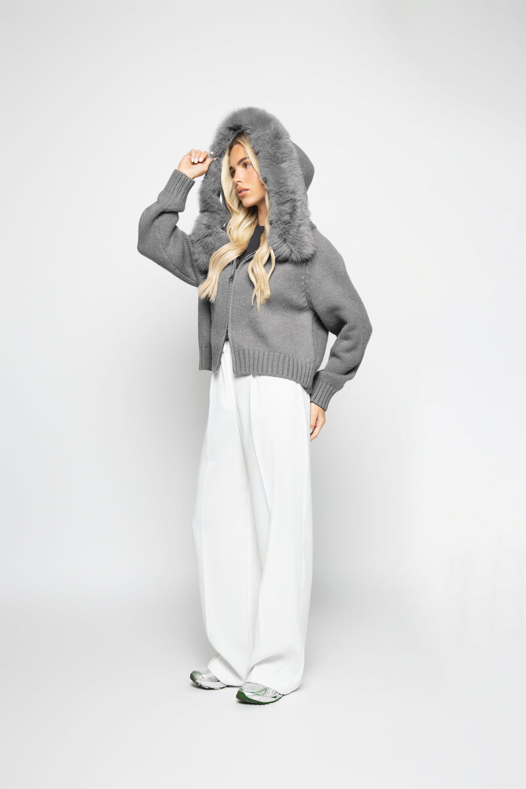 Martina · Chaqueta de punto con capucha de piel