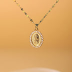 Virgen · Collar con medalla