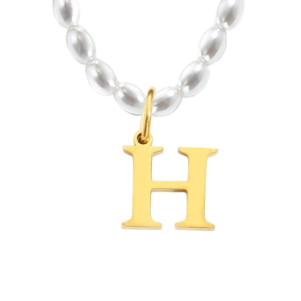 Elara · Collar de perlas con inicial