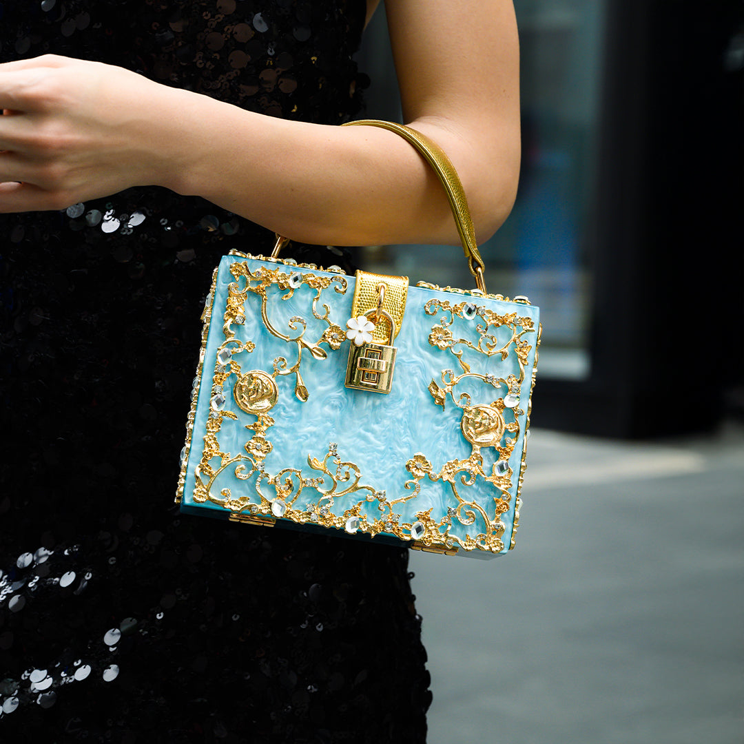 Vittoria · Bolso box de acrílico con detalle floral dorado