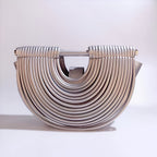 Seren · Bolso de mano semicircular con acabado metálico