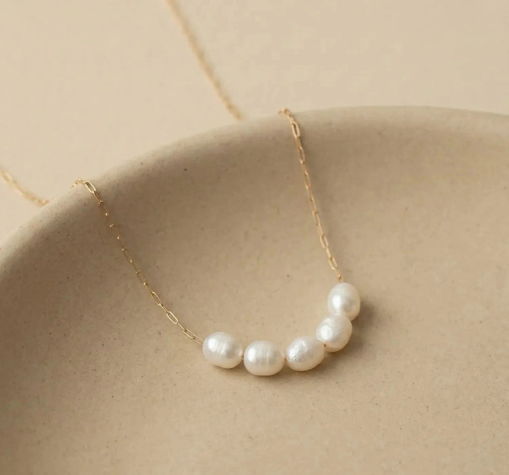 Celia - pearl necklace