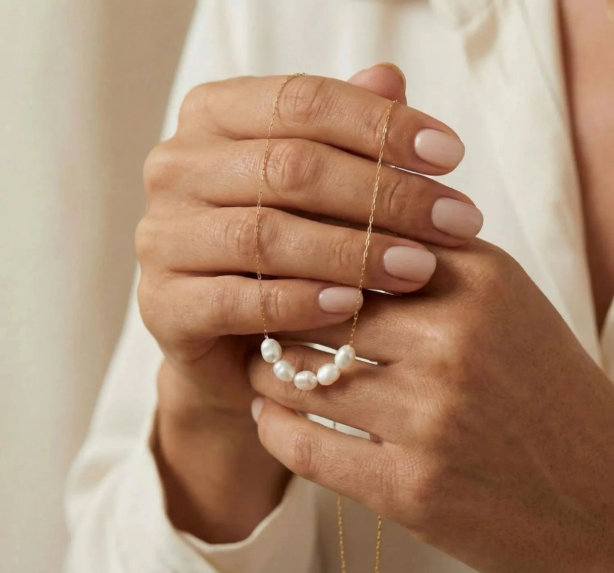 Celia - pearl necklace