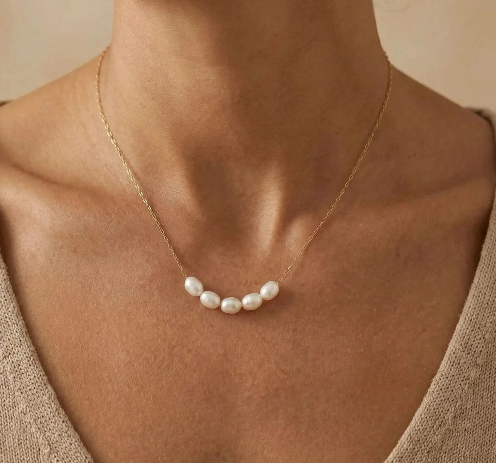 Celia - pearl necklace