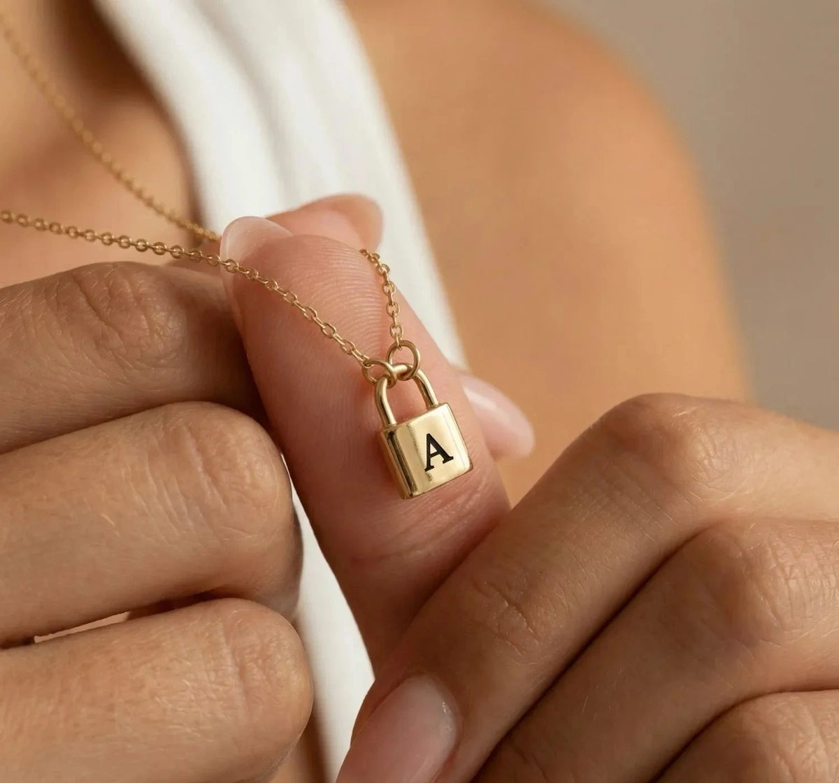 Cléa - padlock necklace