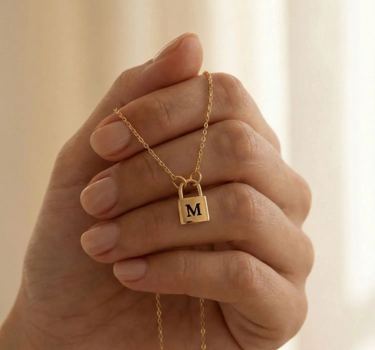 Cléa - padlock necklace