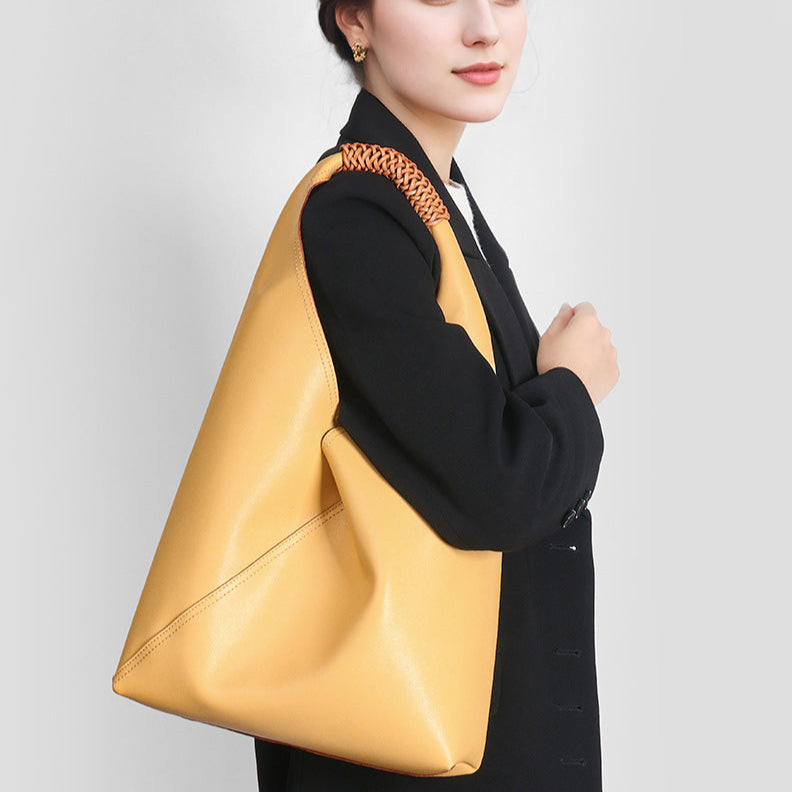 Ilaria · Bolso hobo con asa de ratán