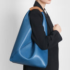 Ilaria · Bolso hobo con asa de ratán