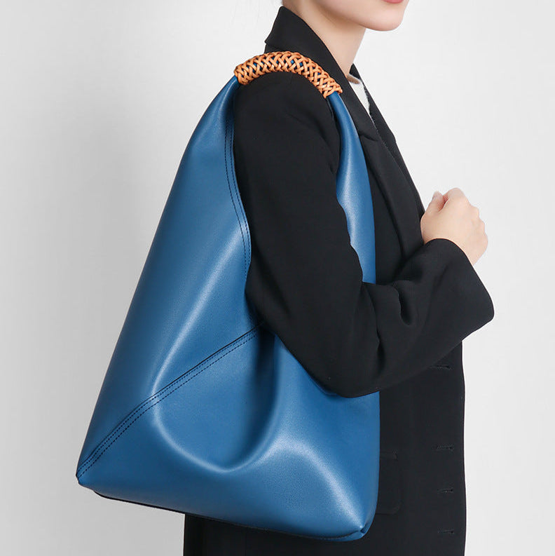 Ilaria · Bolso hobo con asa de ratán