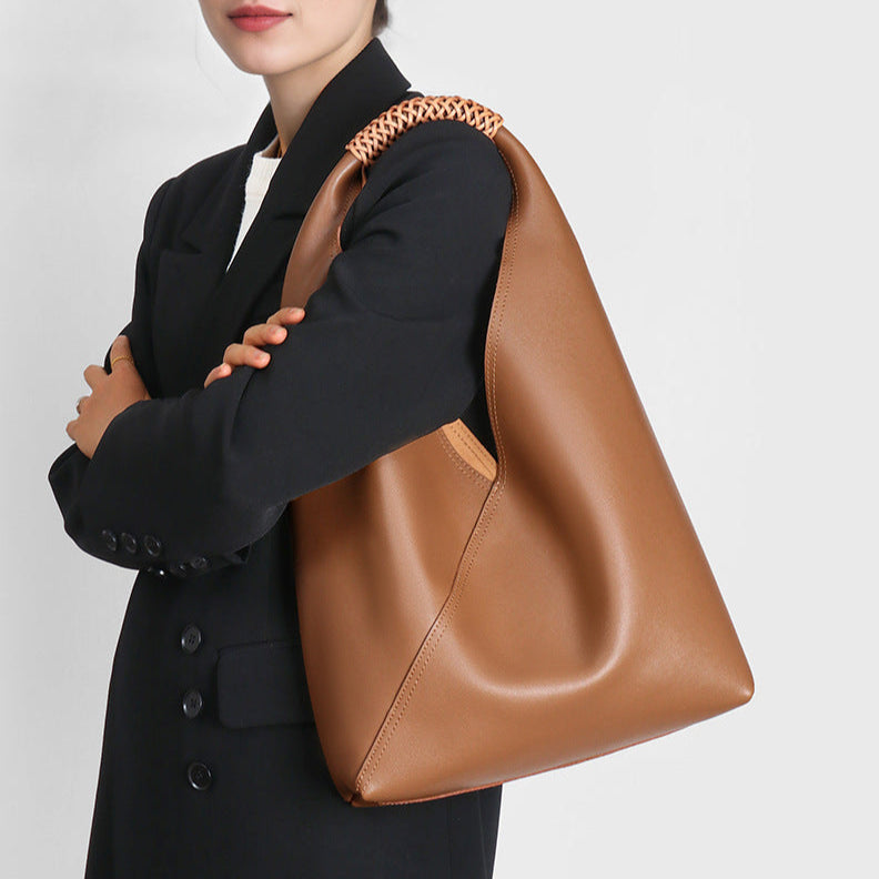 Ilaria · Bolso hobo con asa de ratán