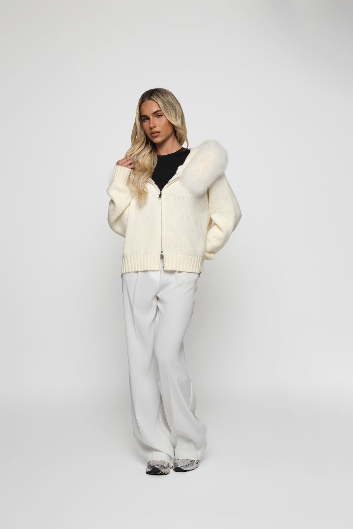 Martina · Chaqueta de punto con capucha de piel