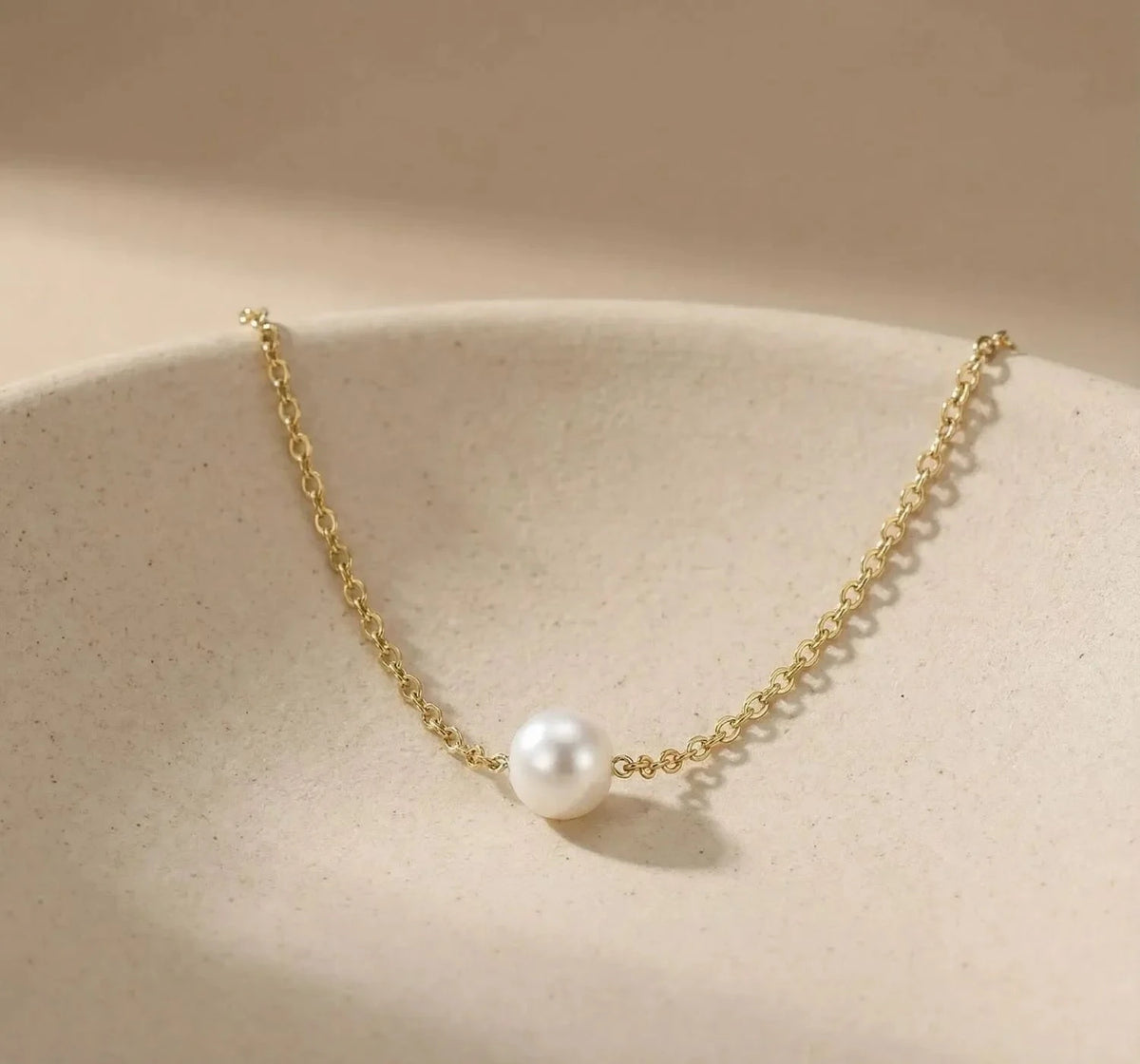 Fiona - pearl necklace