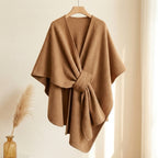 Poncho chal largo Mila en camel, vista frontal