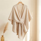 Poncho chal largo Mila en beige, vista frontal