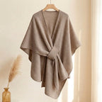 Poncho chal largo Mila en topo, vista frontal