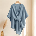 Poncho chal largo Mila en azul cielo, vista frontal