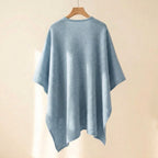 Poncho chal largo Mila en azul cielo, vista trasera