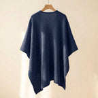 Poncho chal largo Mila en azul marino, vista trasera