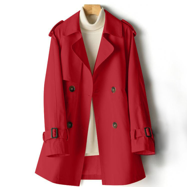 Gabardina de largo medio en rojo, vista frontal