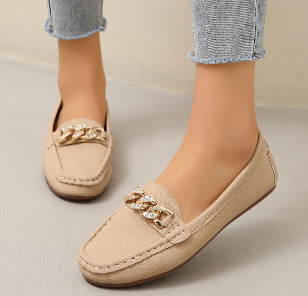 Edurne · Mocasín plano con hebilla de rombo