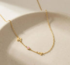 Sideways Collar con piedras de nacimiento