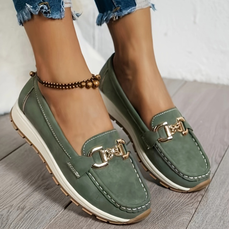 Eloísa · Mocasín verde con hebilla
